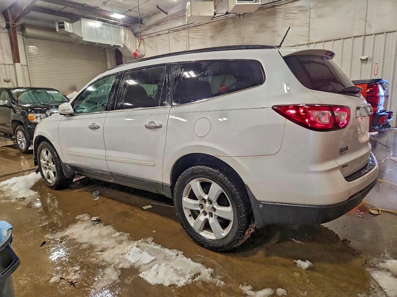 2016 Chevrolet Traverse Lt - Фото 2