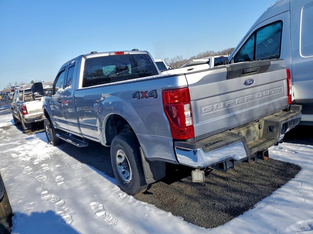 2022 Ford F350 Super Duty - Фото 2