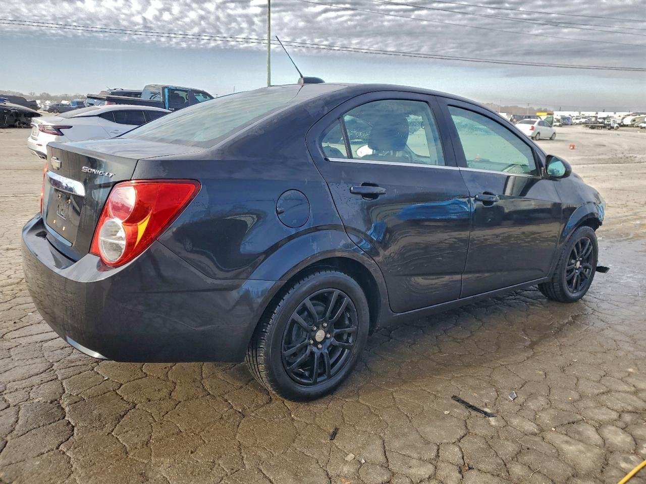 2015 Chevrolet Sonic Lt - Image 3