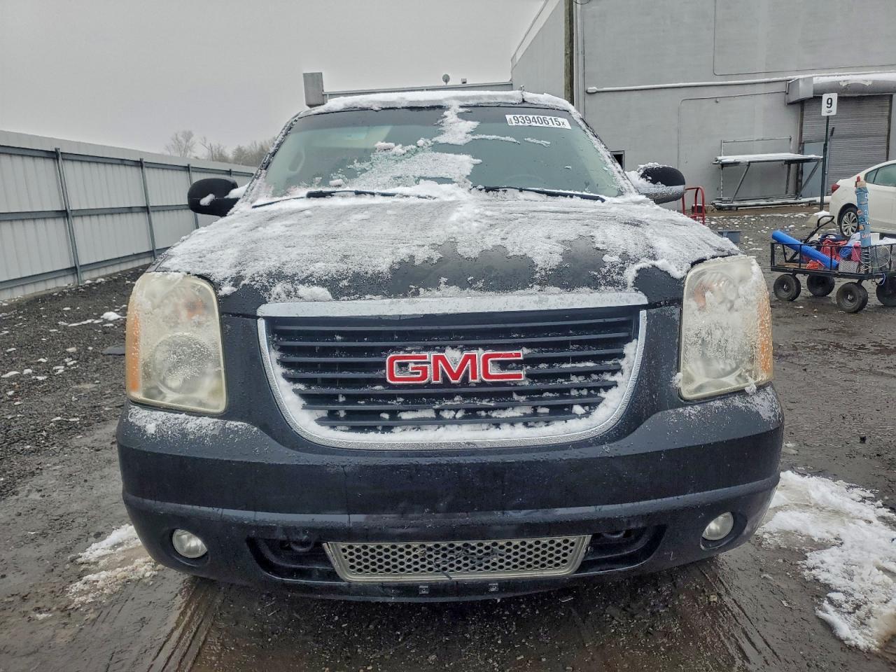 2012 Cadillac Escalade Luxury - Image 5