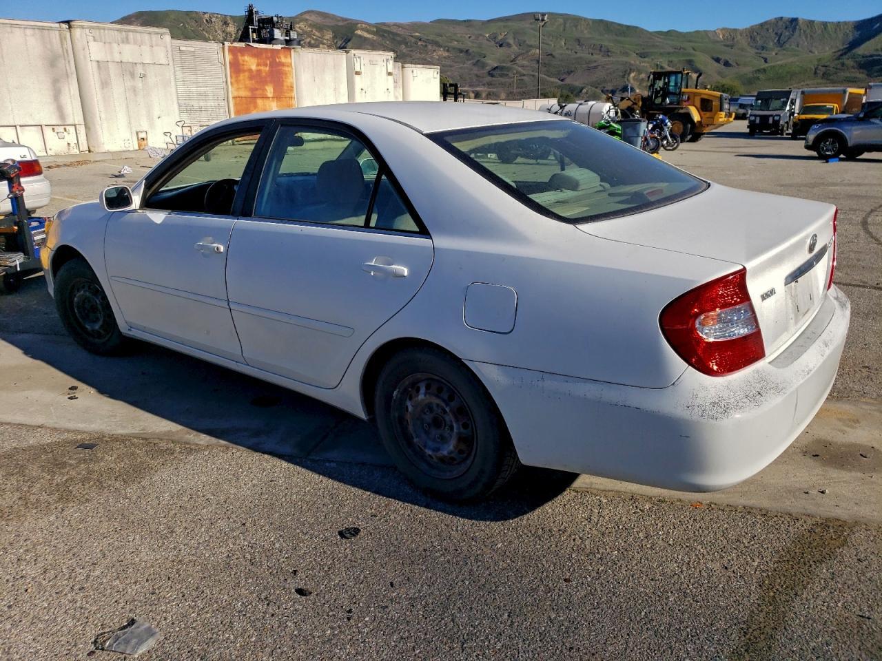 2003 Toyota Camry Le - Фото 2
