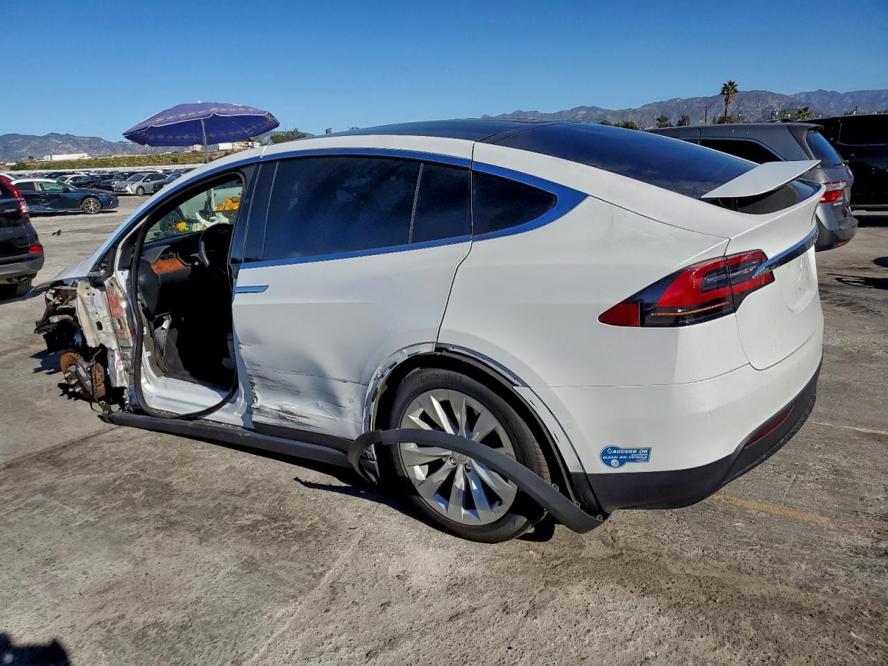 2021 Tesla Model X - Фото 2