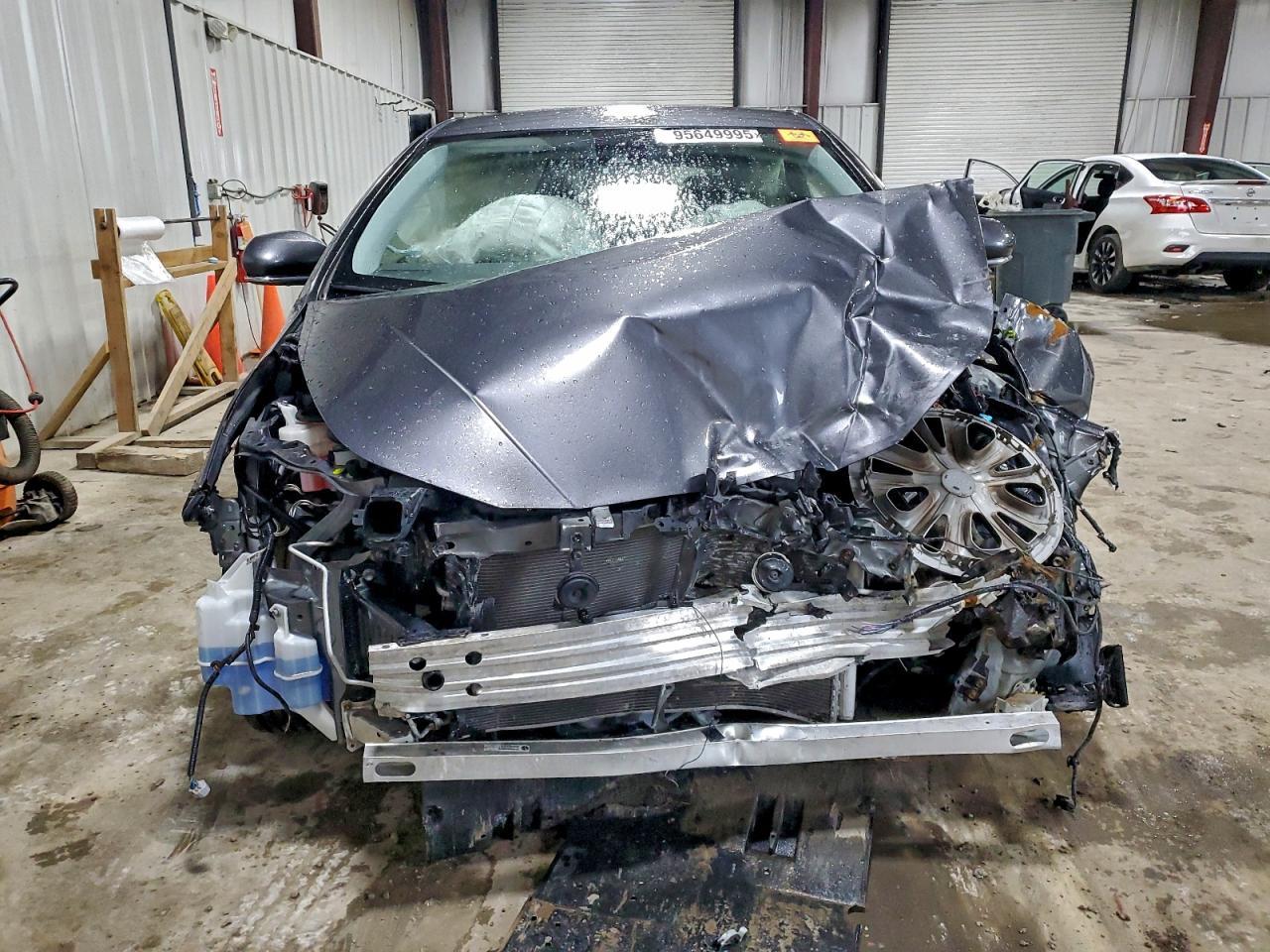 2022 Toyota Prius Le - Фото 5