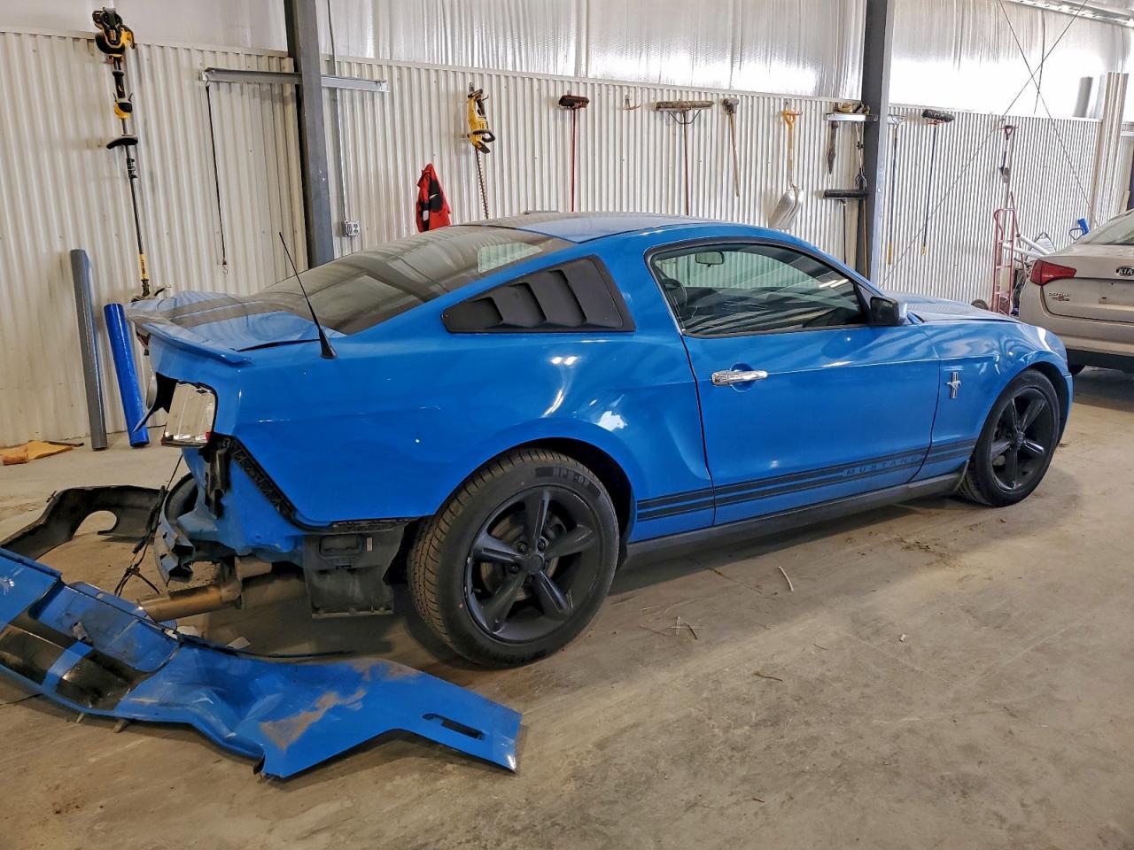 2010 Ford Mustang - Фото 3