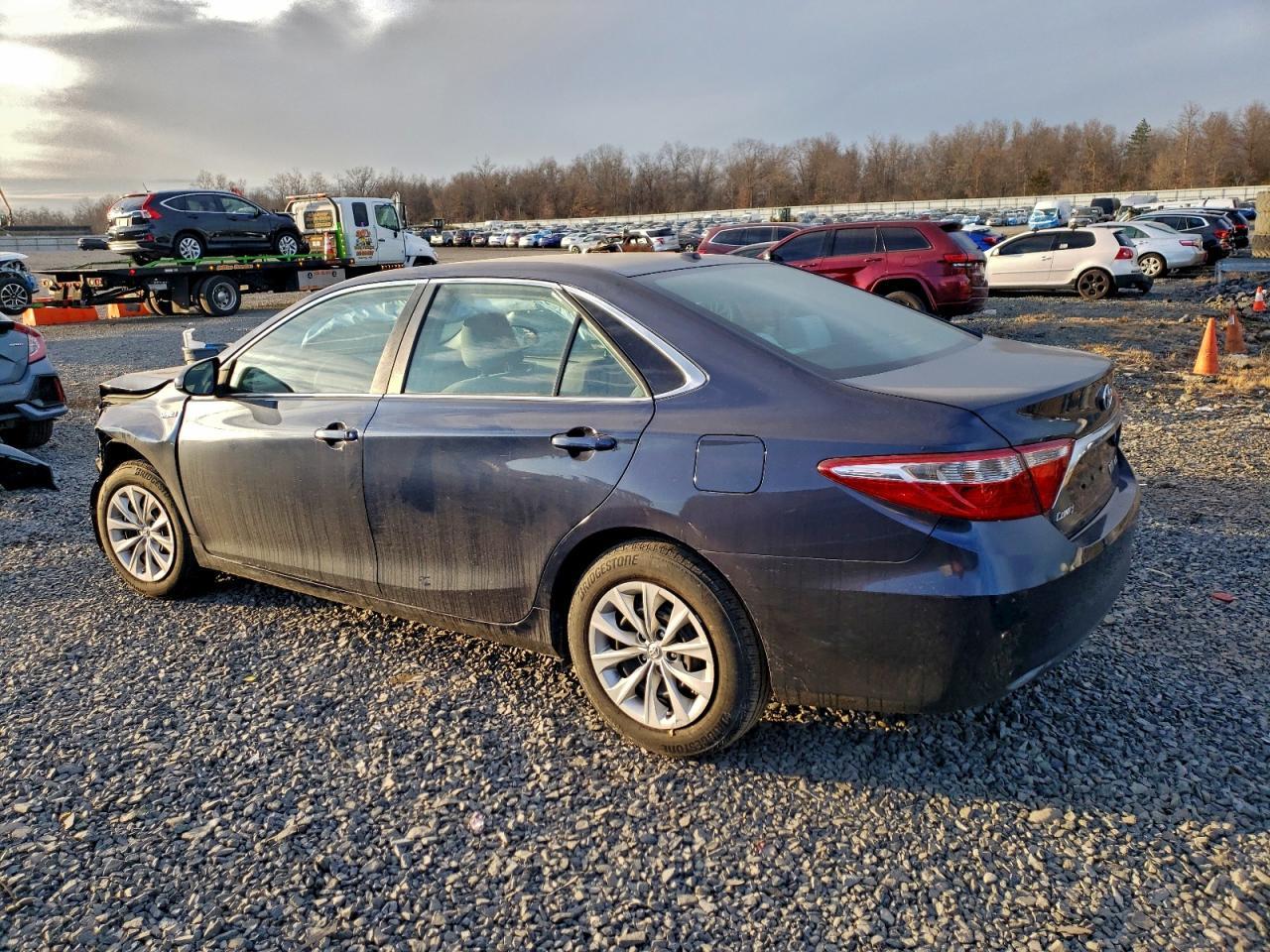 2015 Toyota Camry Le - Фото 2