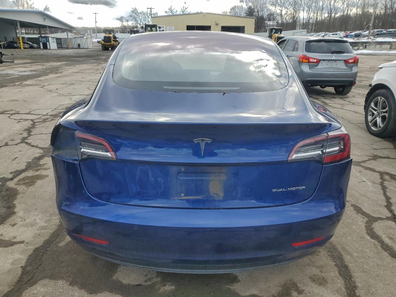 2018 Tesla Model 3 - Фото 6