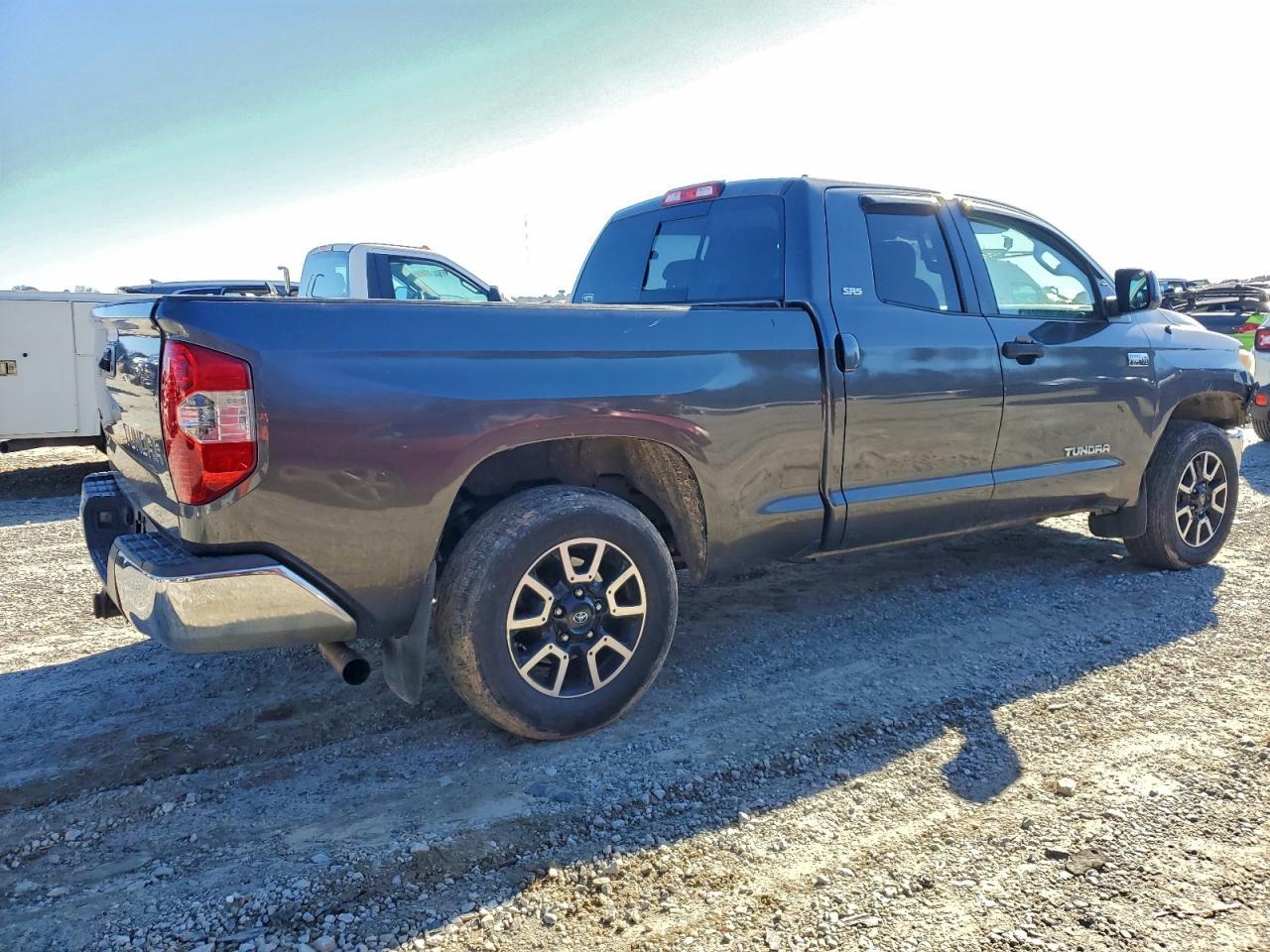 2015 Toyota Tundra Double Cab Sr - Фото 3