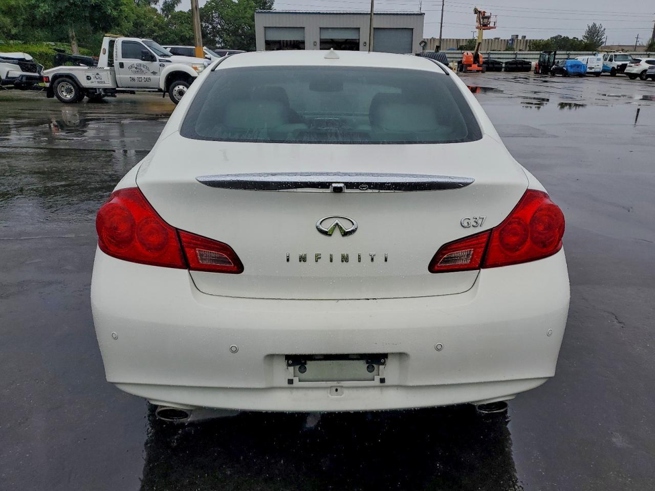 2013 Infiniti G37 Base - Image 6