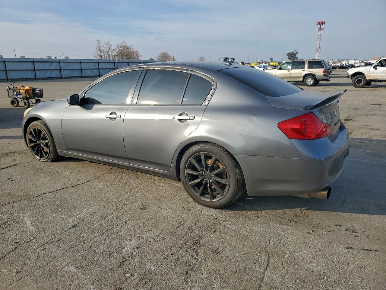 2013 Infiniti G37 Base - Image 2