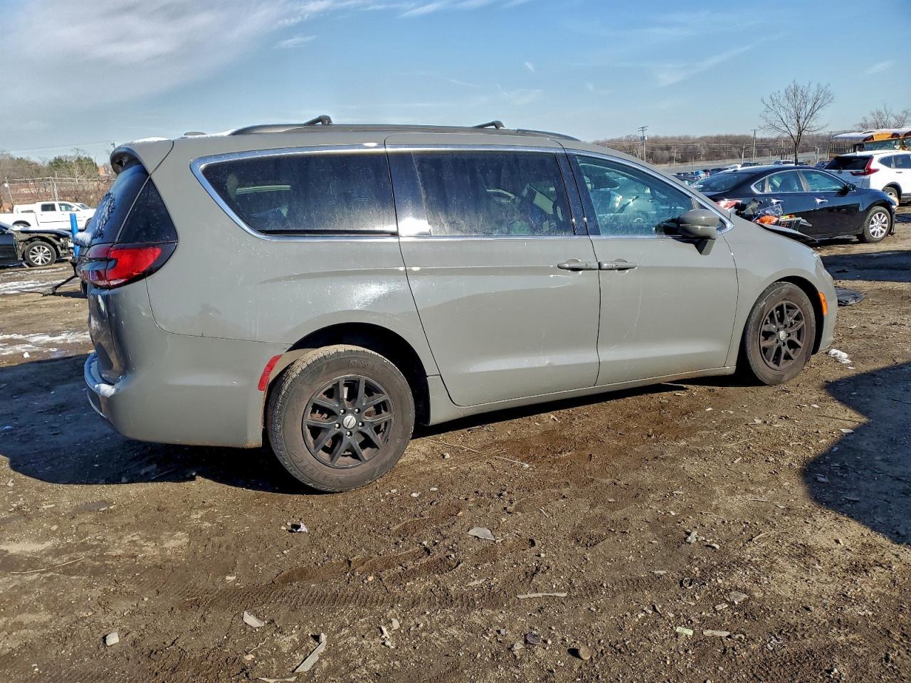 2022 Chrysler Pacifica Touring L - Фото 3