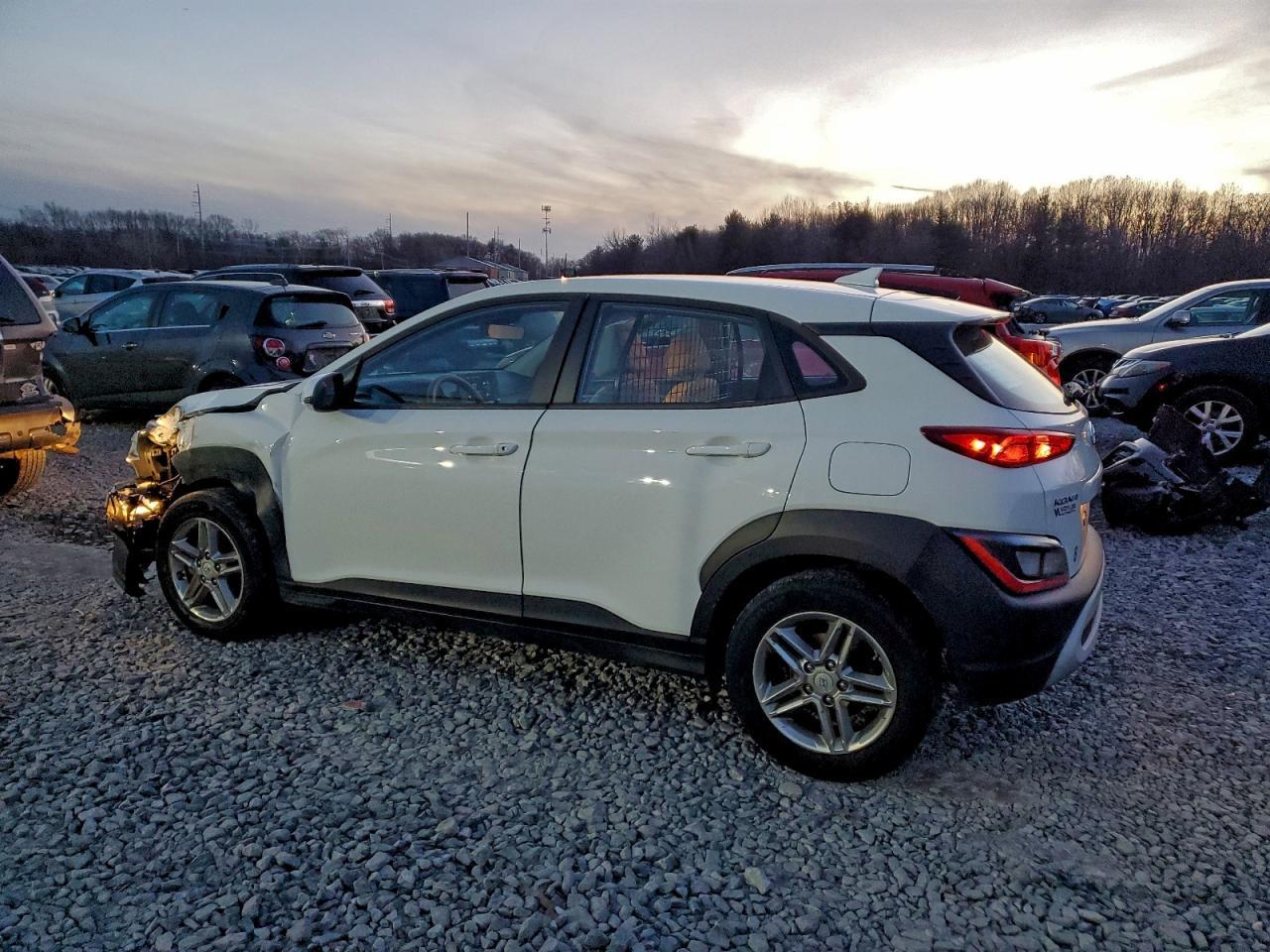 2023 Hyundai Kona Se - Фото 2