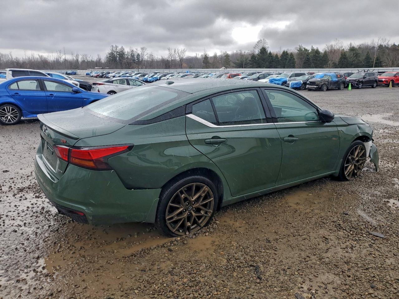 2025 Nissan Altima Sr - Фото 3