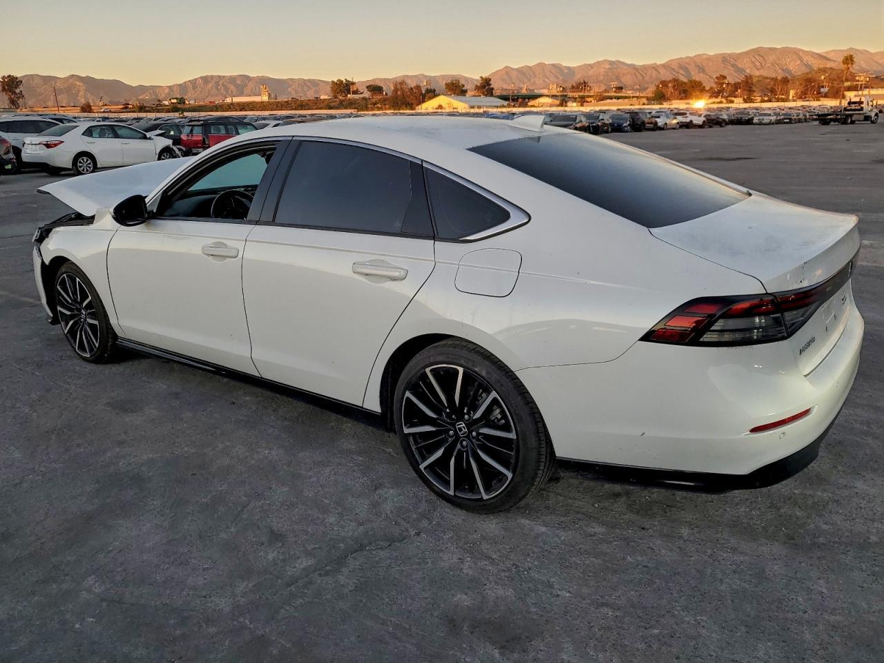 2024 Honda Accord Touring Hybrid - Фото 2