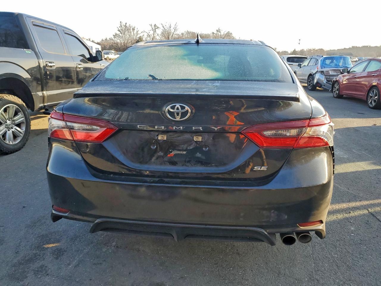 2022 Toyota Camry Se - Фото 6