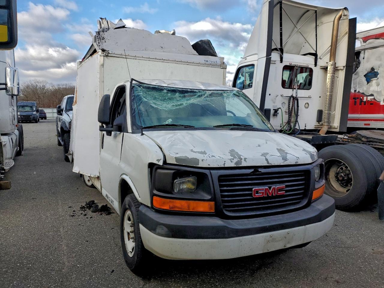 2012 GMC Savana Cutaway G3500 - Image 4