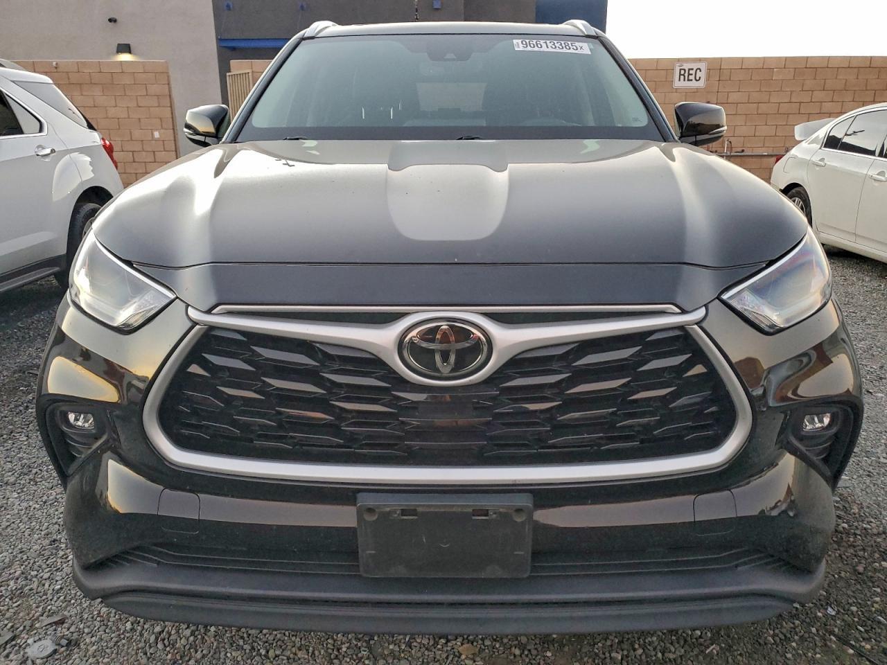 2021 Toyota Highlander Xle - Image 5