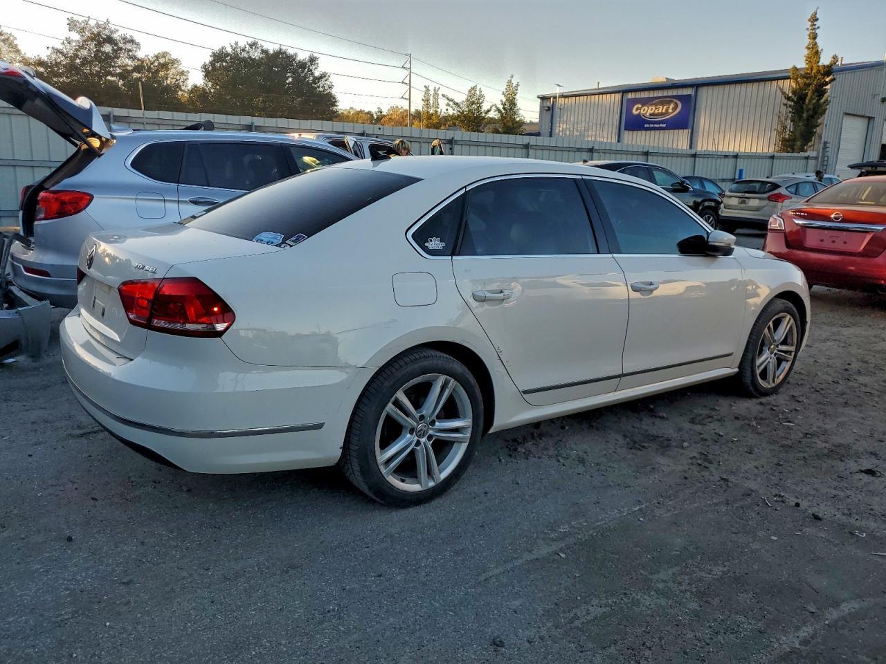 2015 Volkswagen Passat Sel - Image 3
