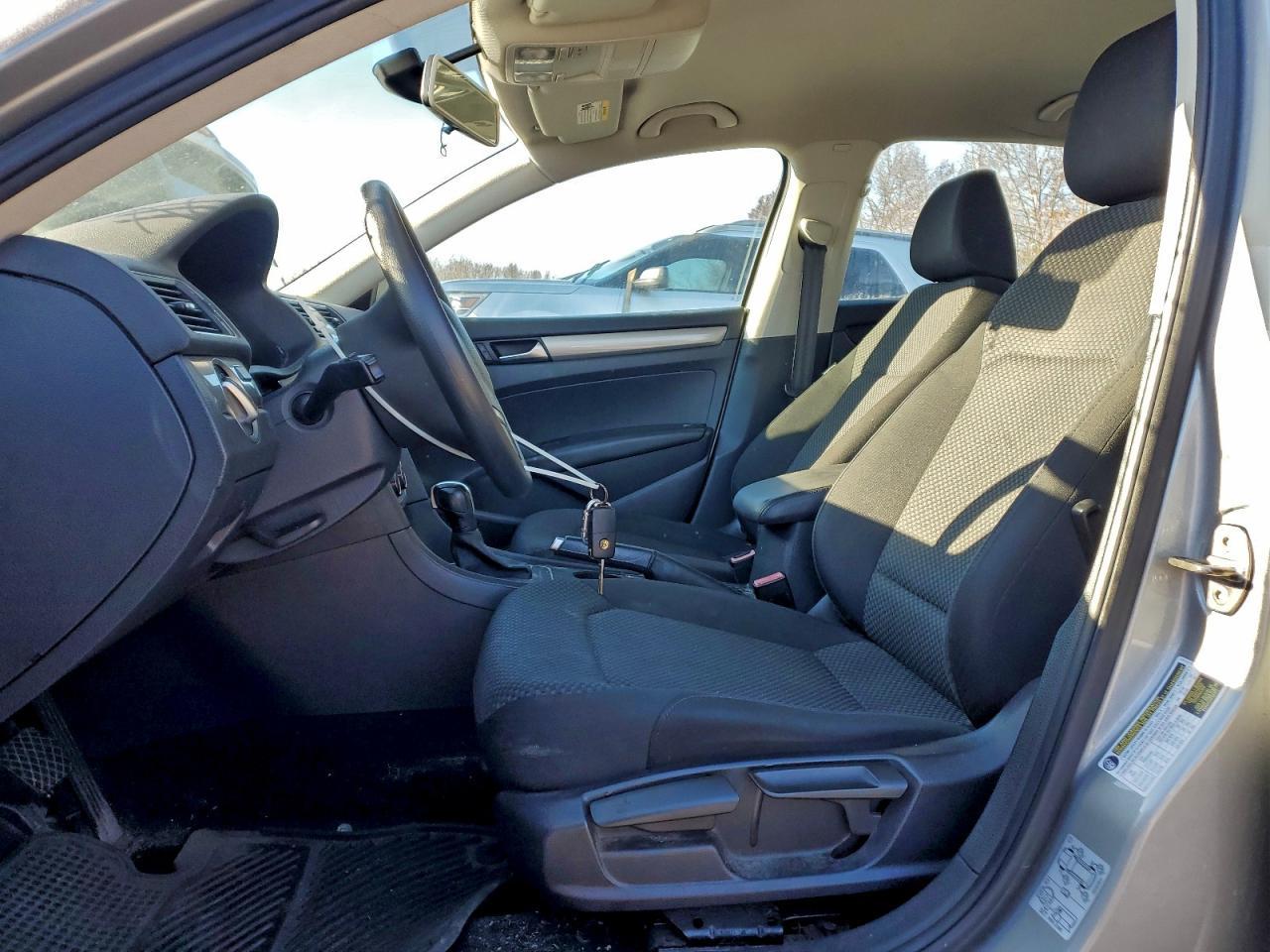 2014 Volkswagen Passat S - Фото 7