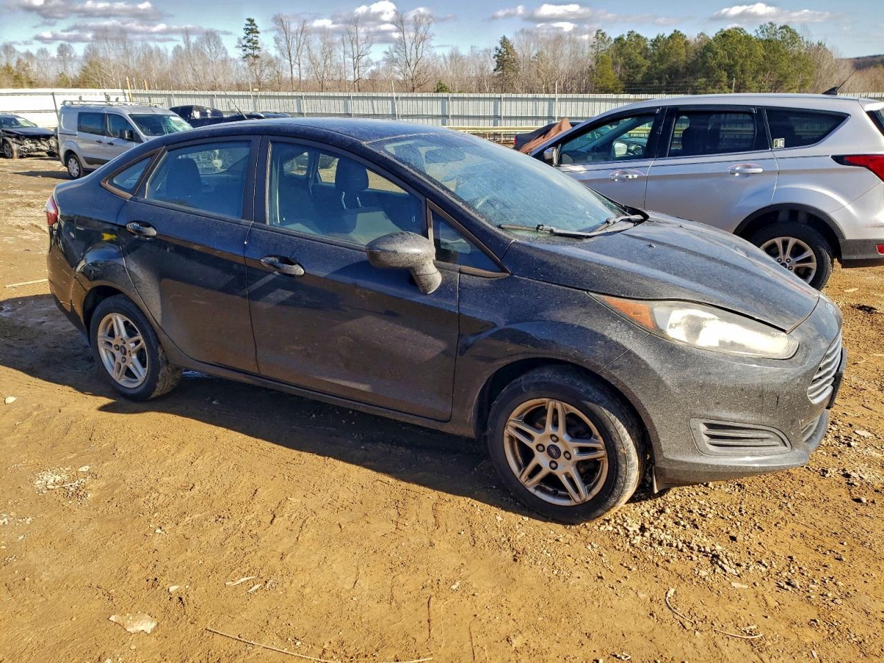 2017 Ford Fiesta Se - Фото 4