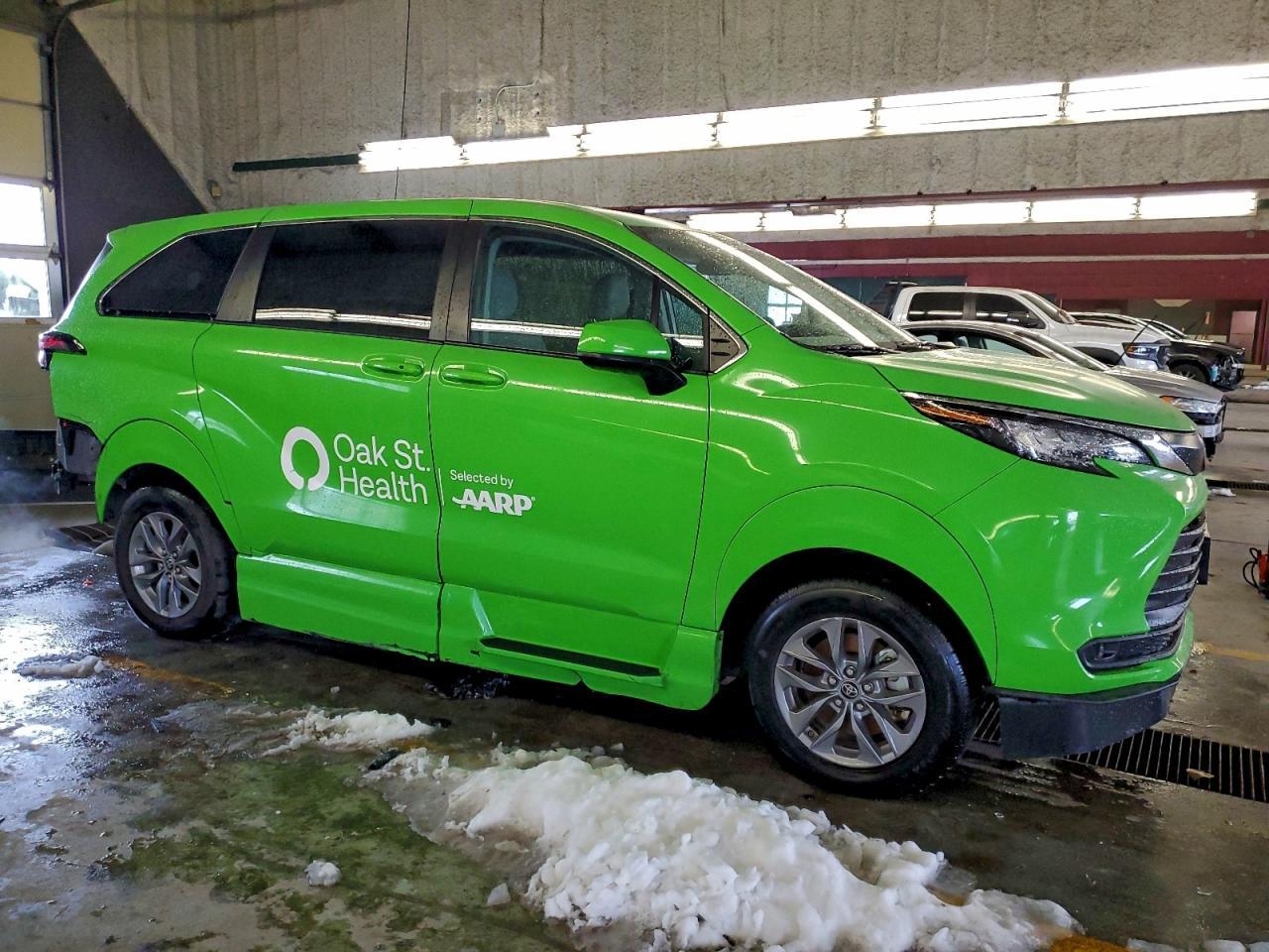 2022 Toyota Sienna Le - Фото 4