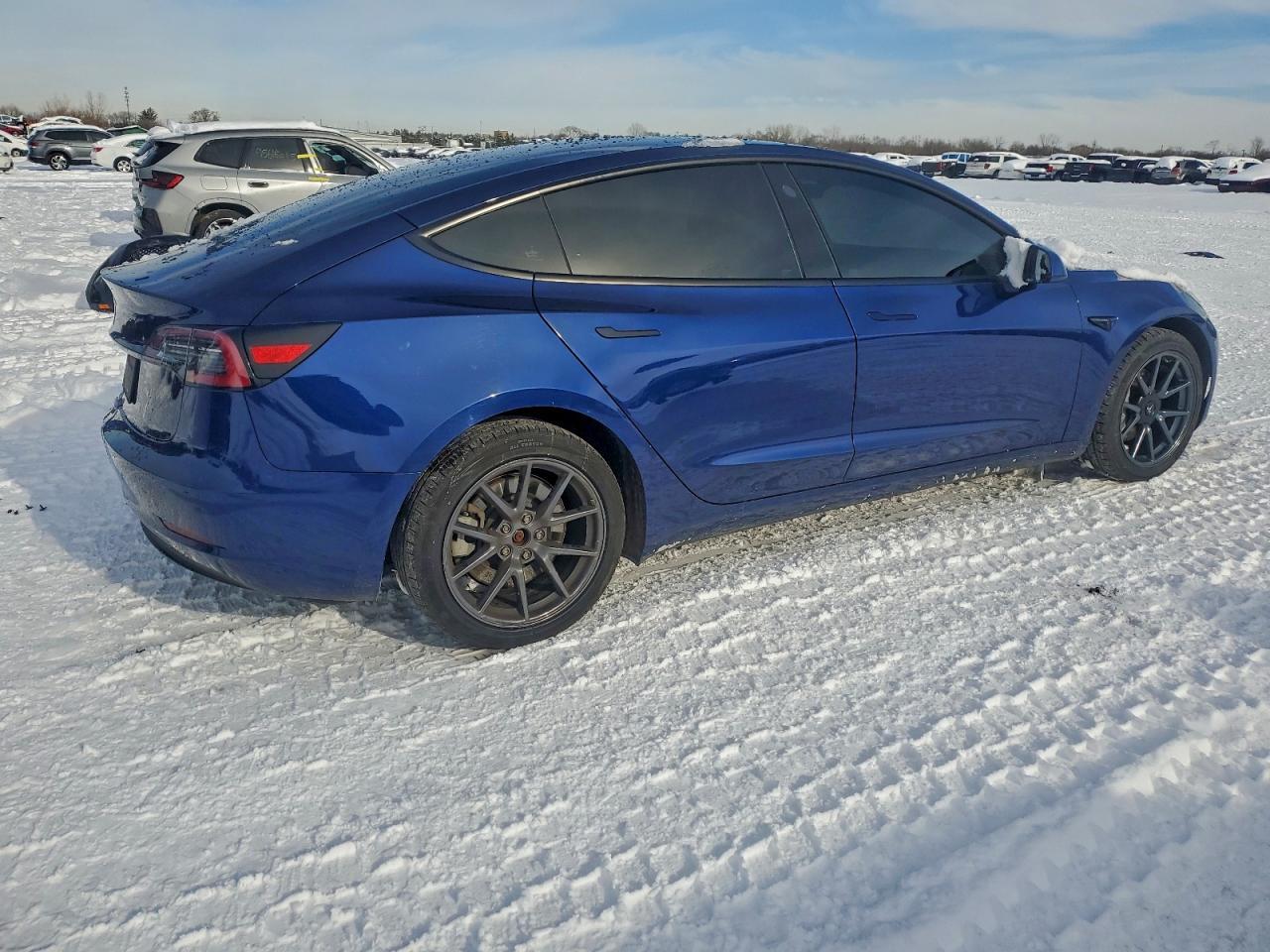 2023 Tesla Model 3 - Фото 3