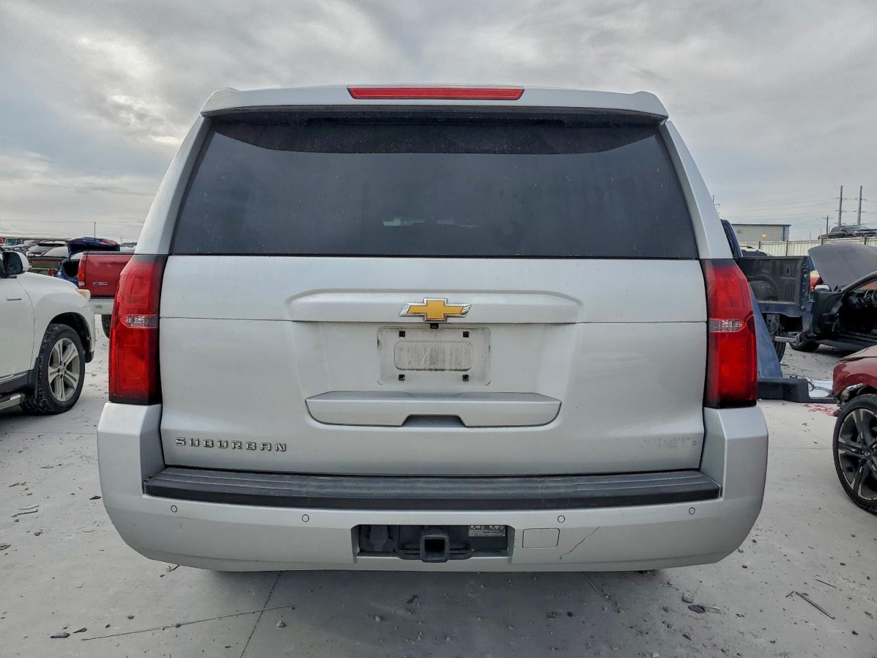 2016 Chevrolet Suburban C1500 Ls - Image 6