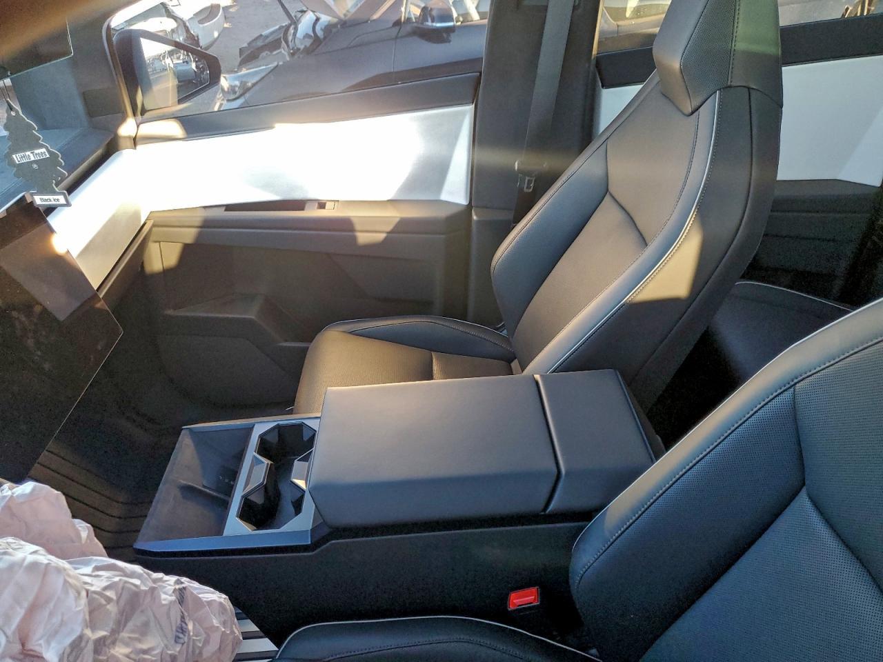2024 Tesla Cybertruck - Image 7