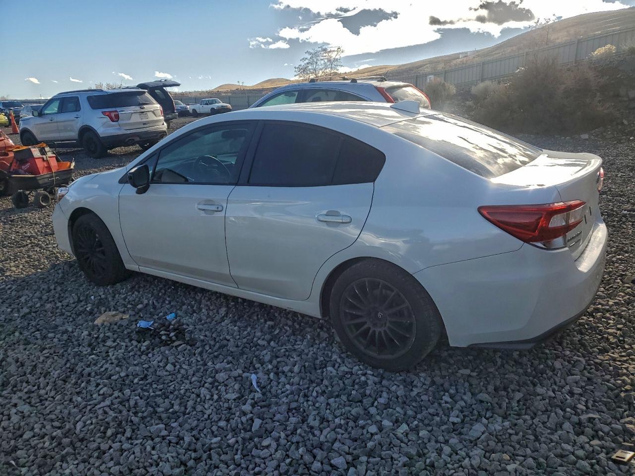 2017 Subaru Impreza Premium - Фото 2