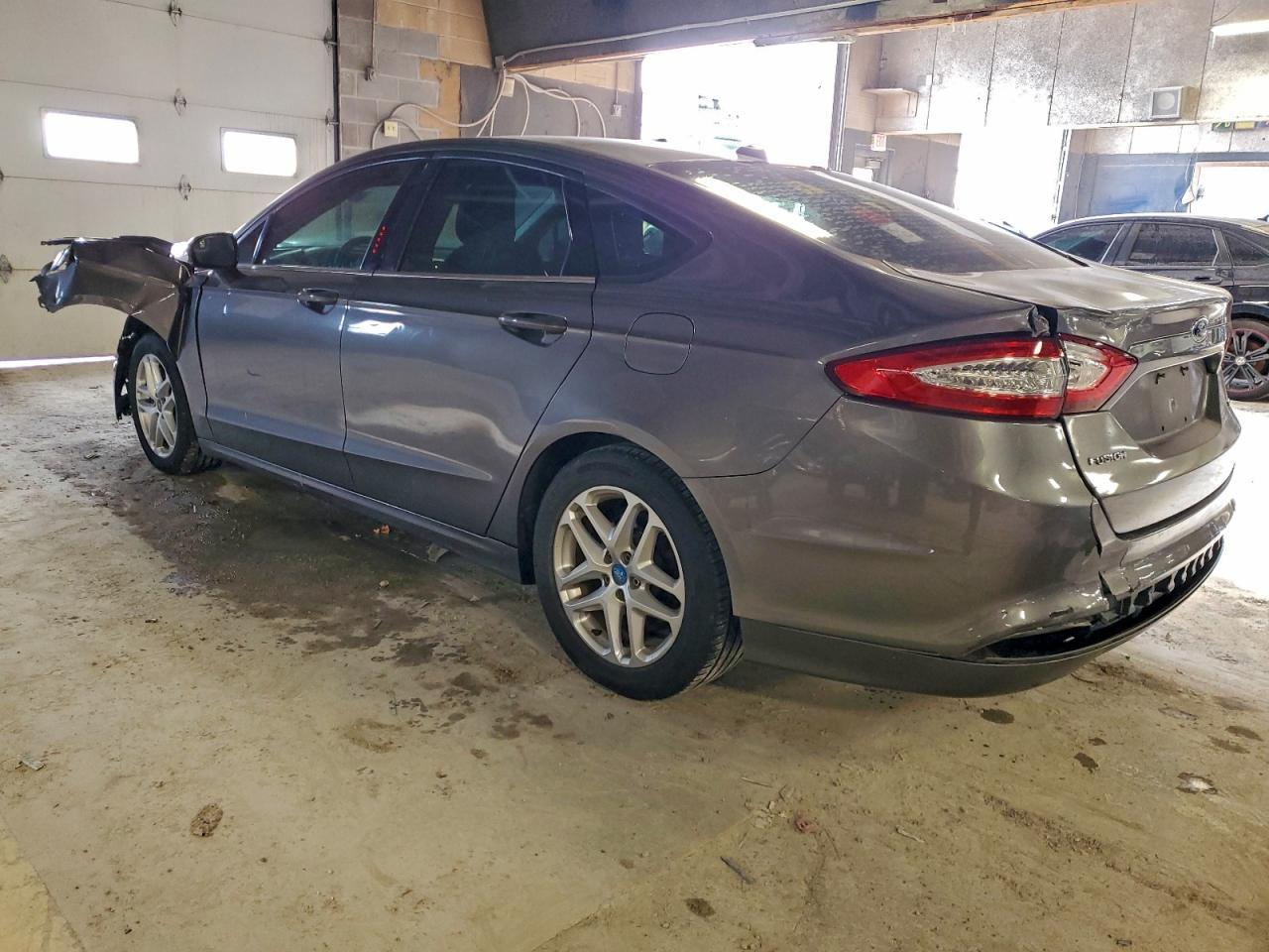 2013 Ford Fusion Se - Фото 2