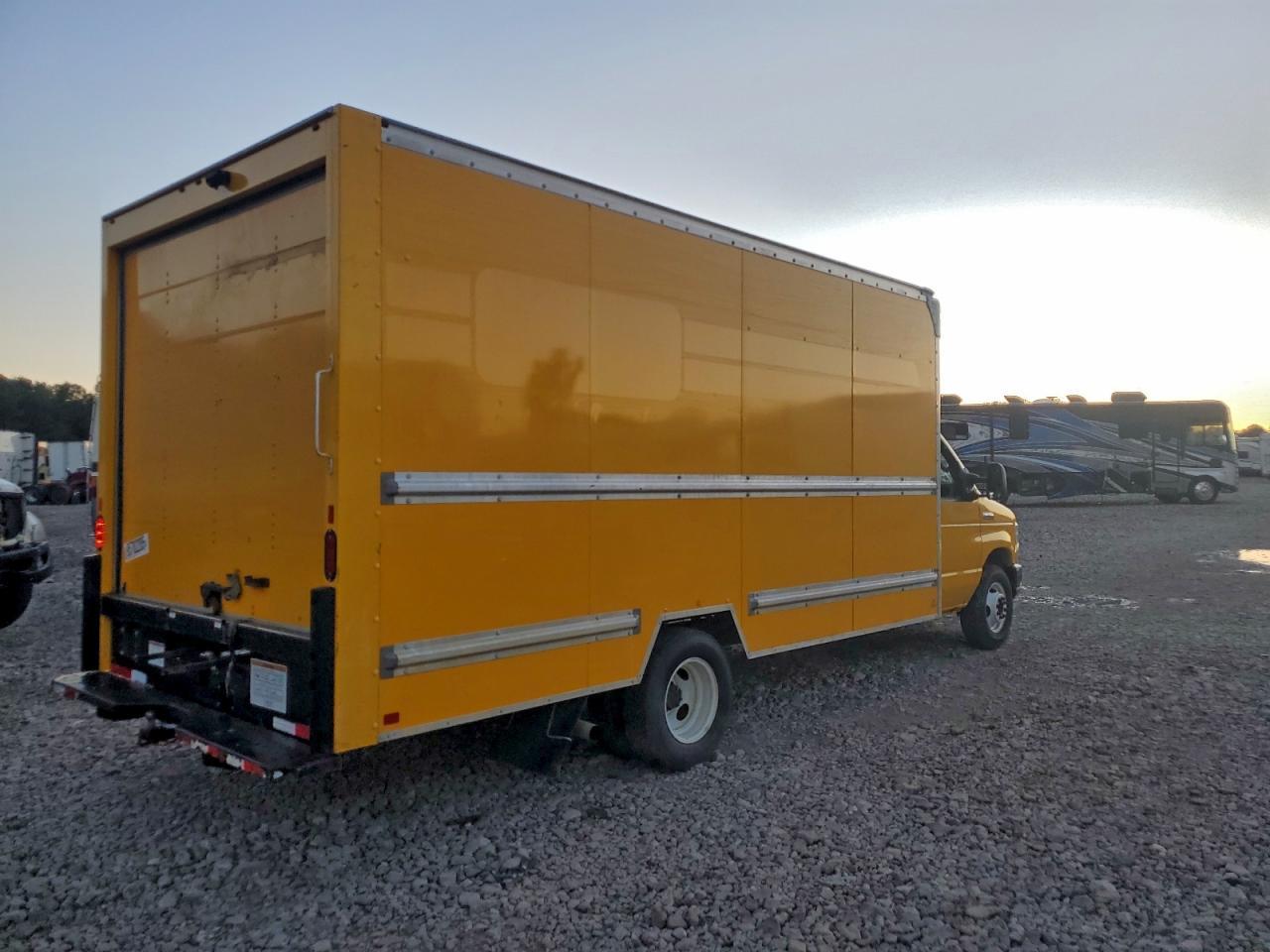 2022 Ford E350 Box Truck - Image 4