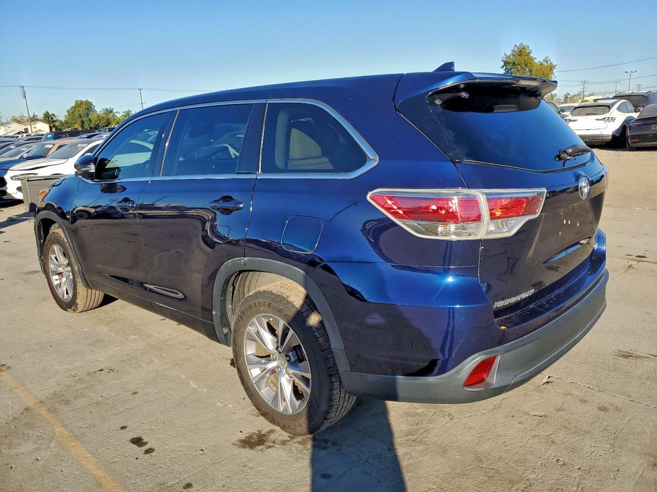 2014 Toyota Highlander Le - Image 2