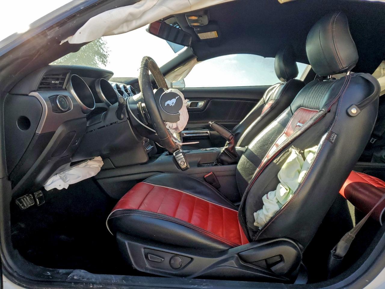 2020 Ford Mustang - Фото 7