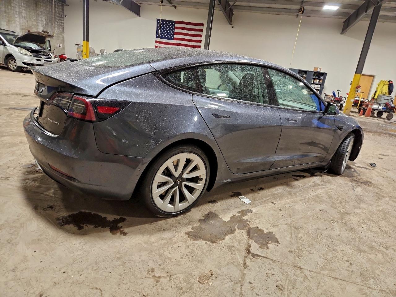 2022 Tesla Model 3 - Фото 3