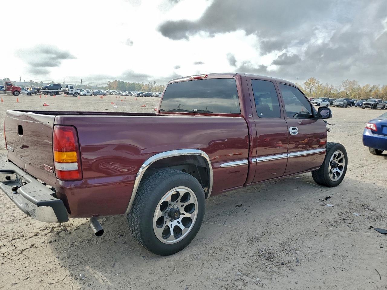 2002 GMC New Sierra C1500 - Фото 3