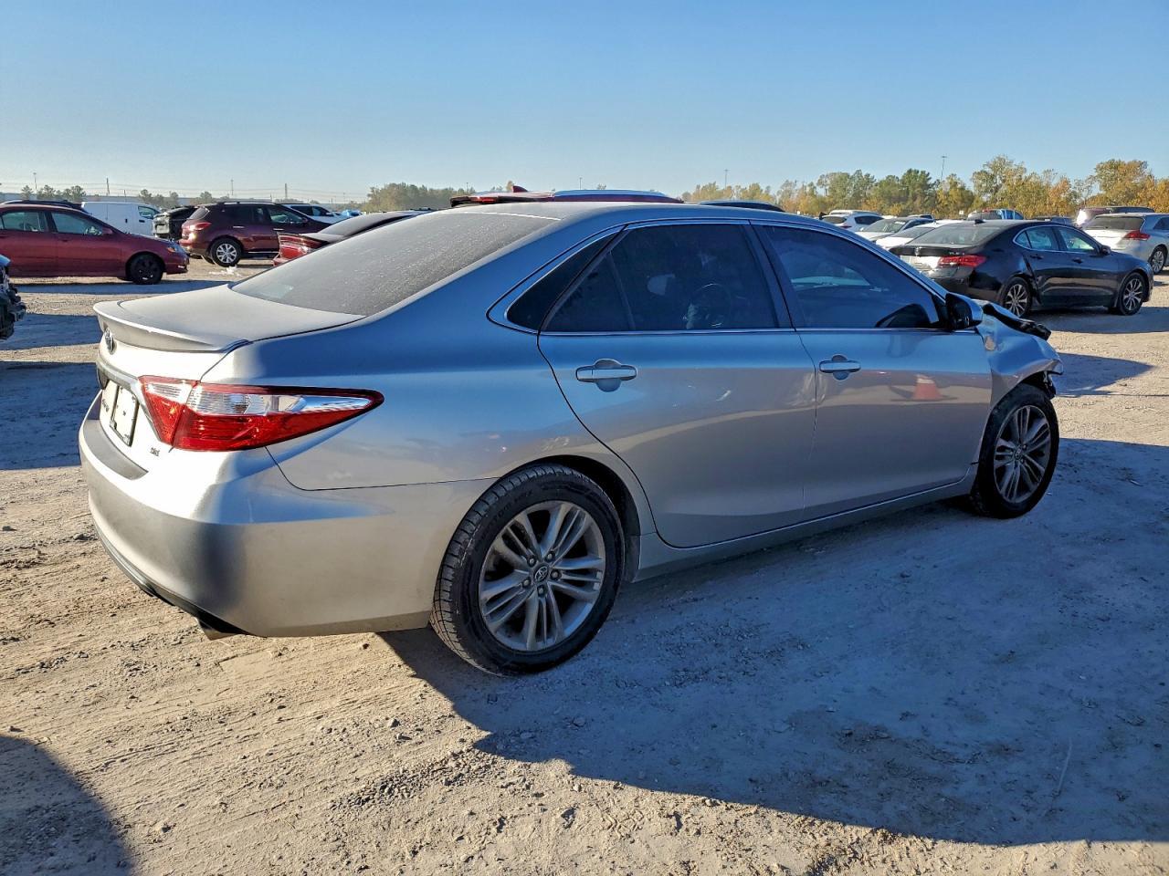 2016 Toyota Camry Le - Image 3