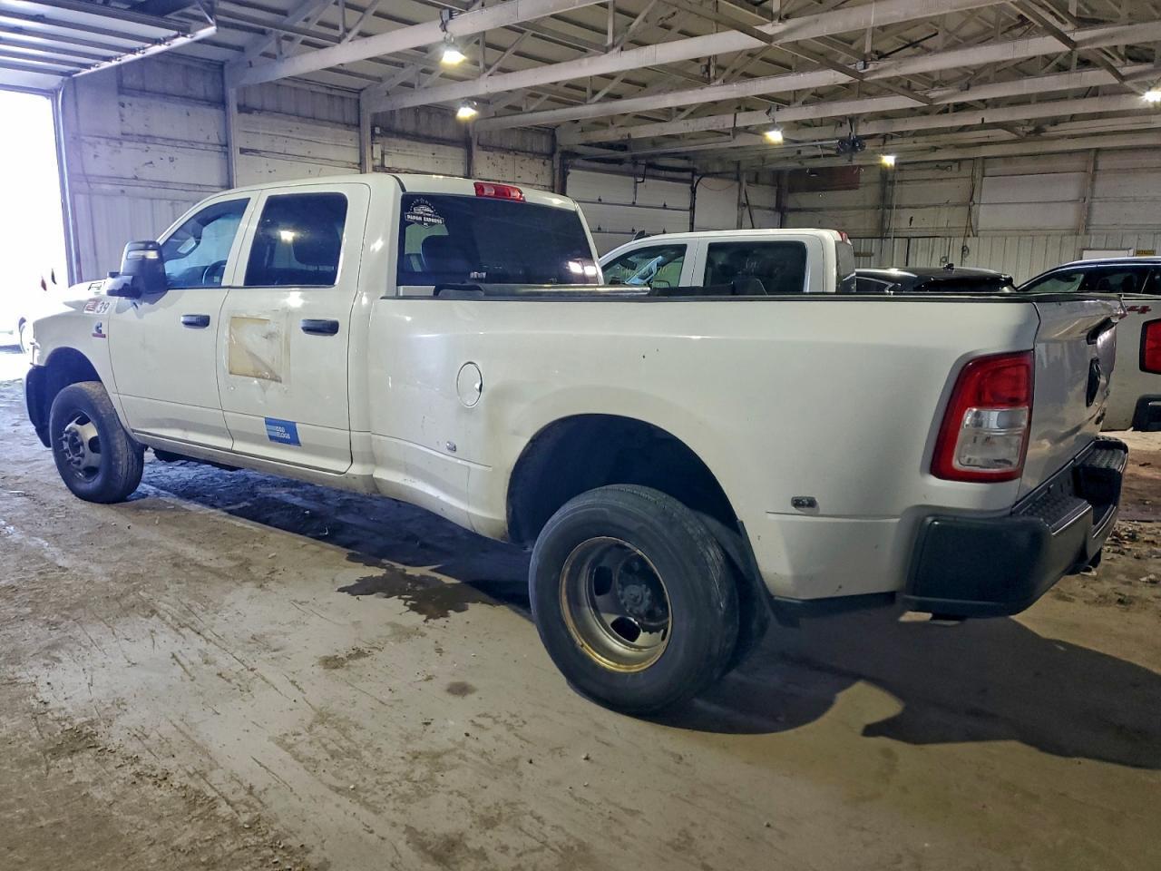 2023 Ram 3500 Tradesman 4Wd 6.7L Tdsl 8'Box - Фото 2