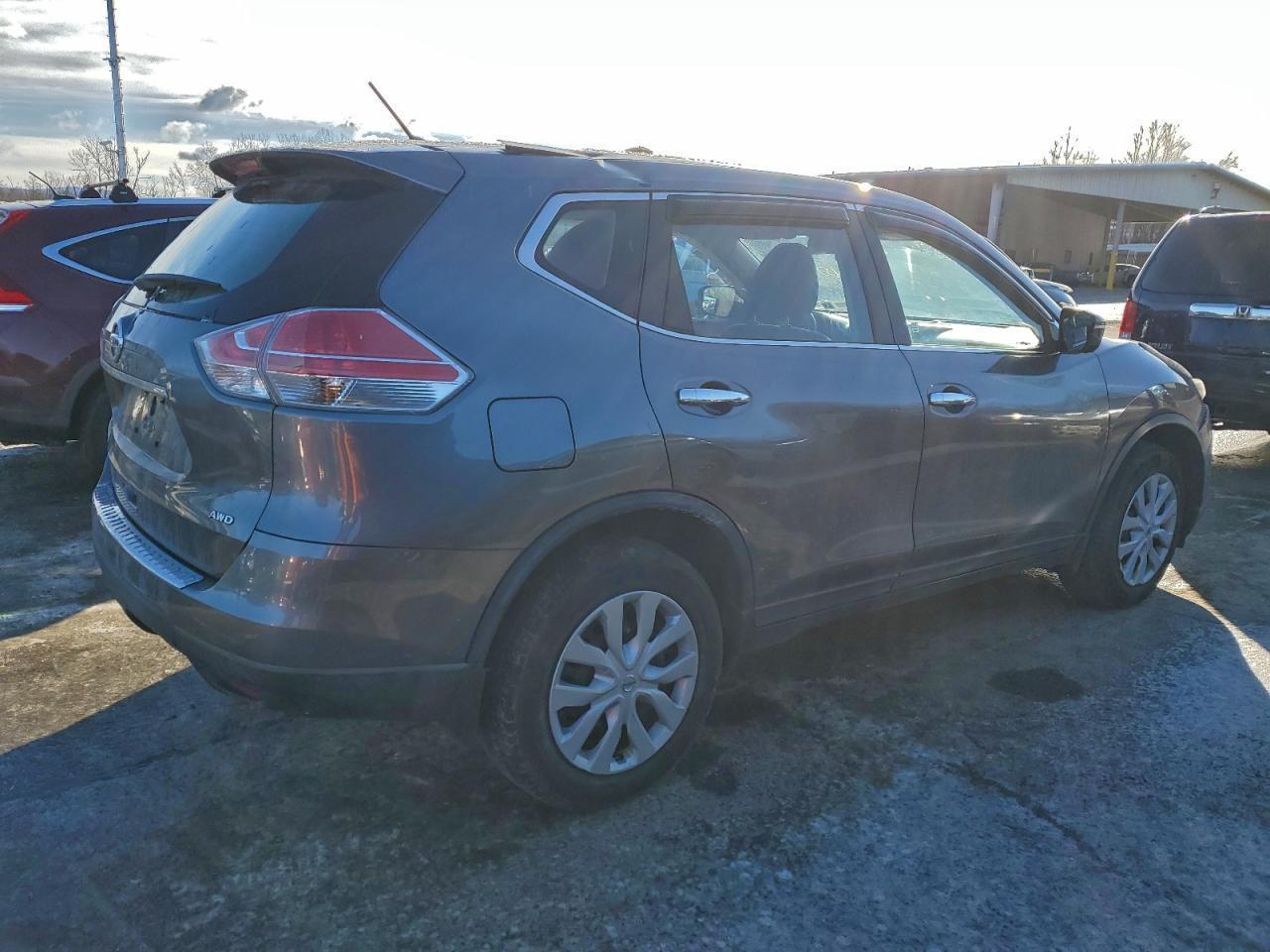 2015 Nissan Rogue S - Фото 3