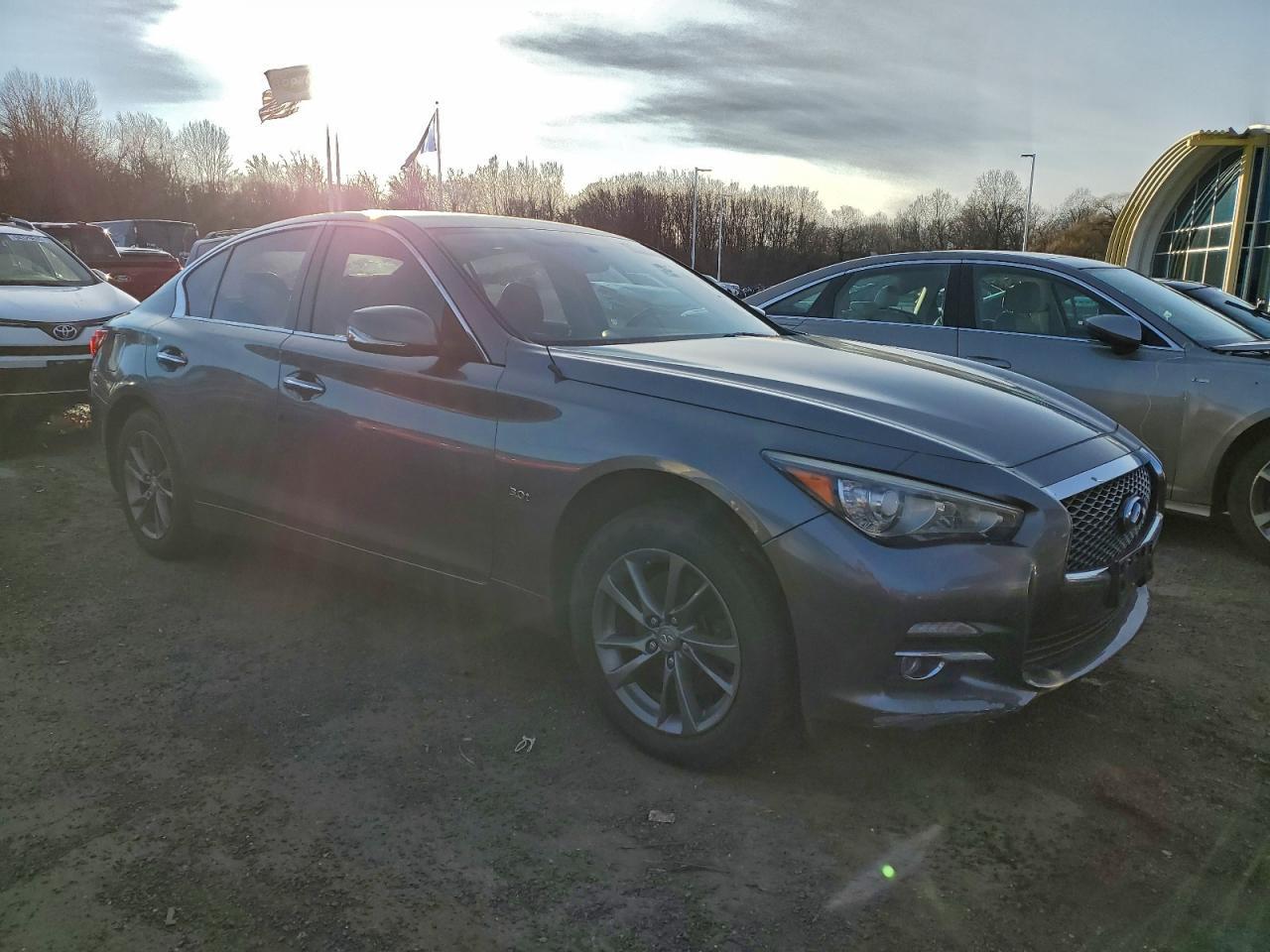 2017 Infiniti Q50 Premium - Image 4