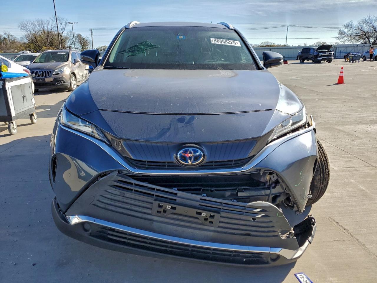 2022 Toyota Venza Le - Image 5
