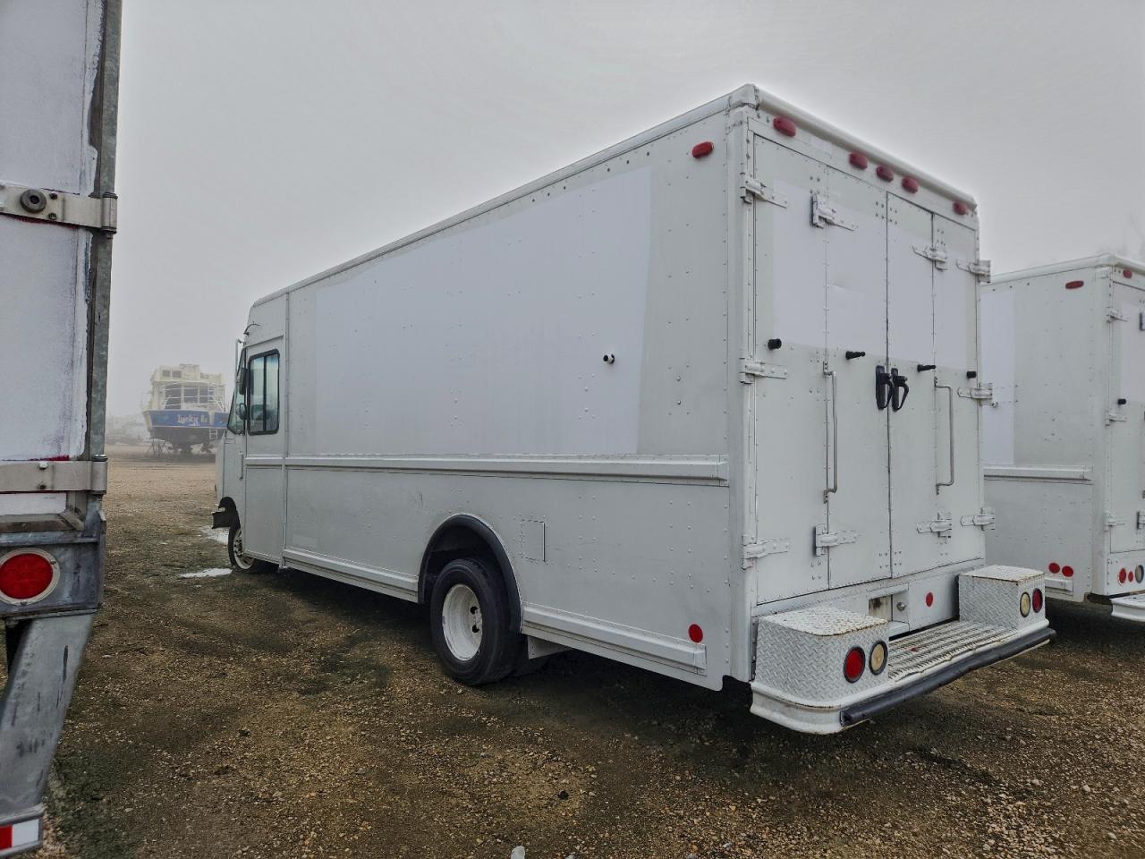 2000 Ford E350 Delivery Truck - Image 2