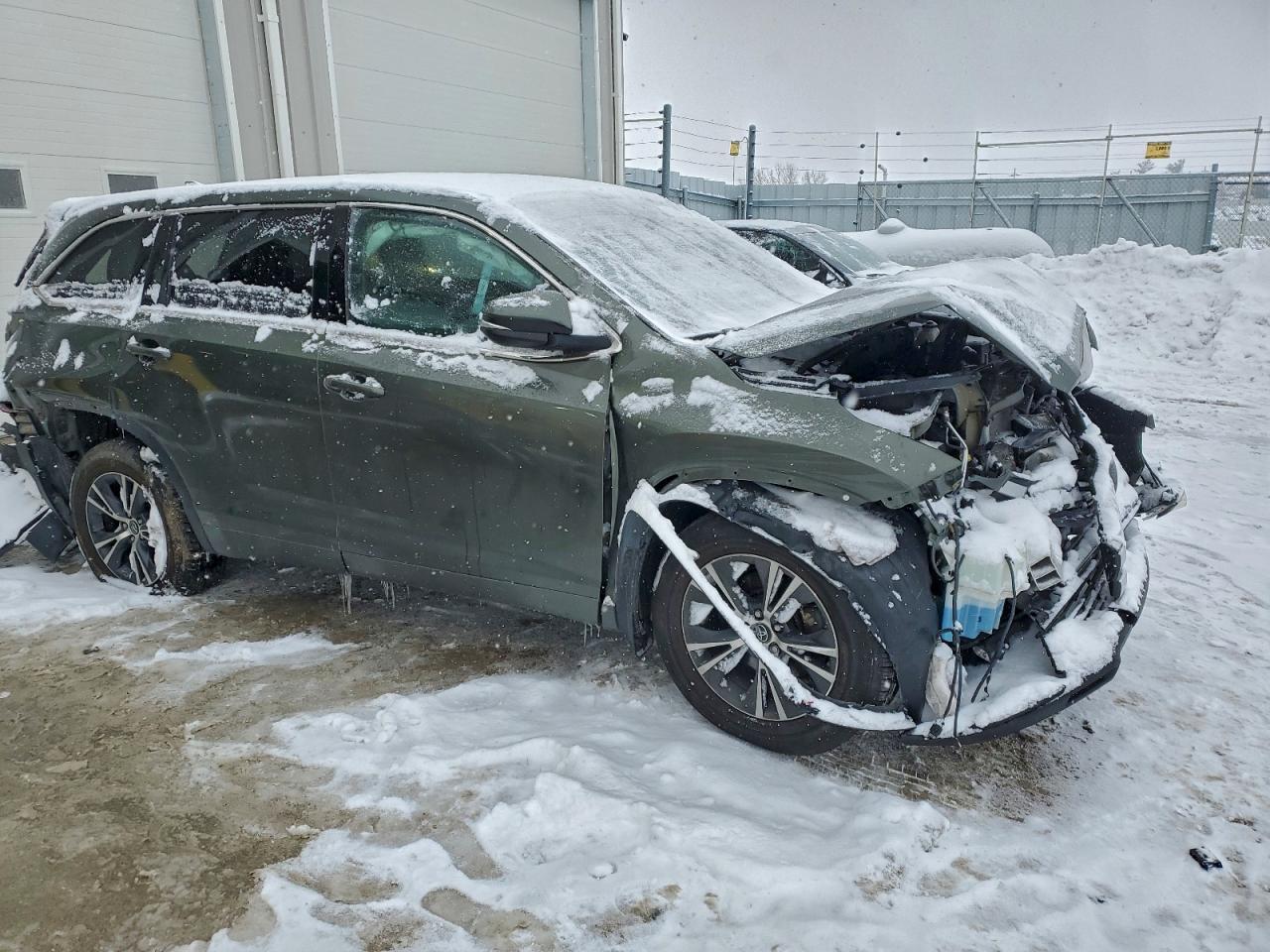 2018 Toyota Highlander Le - Image 4