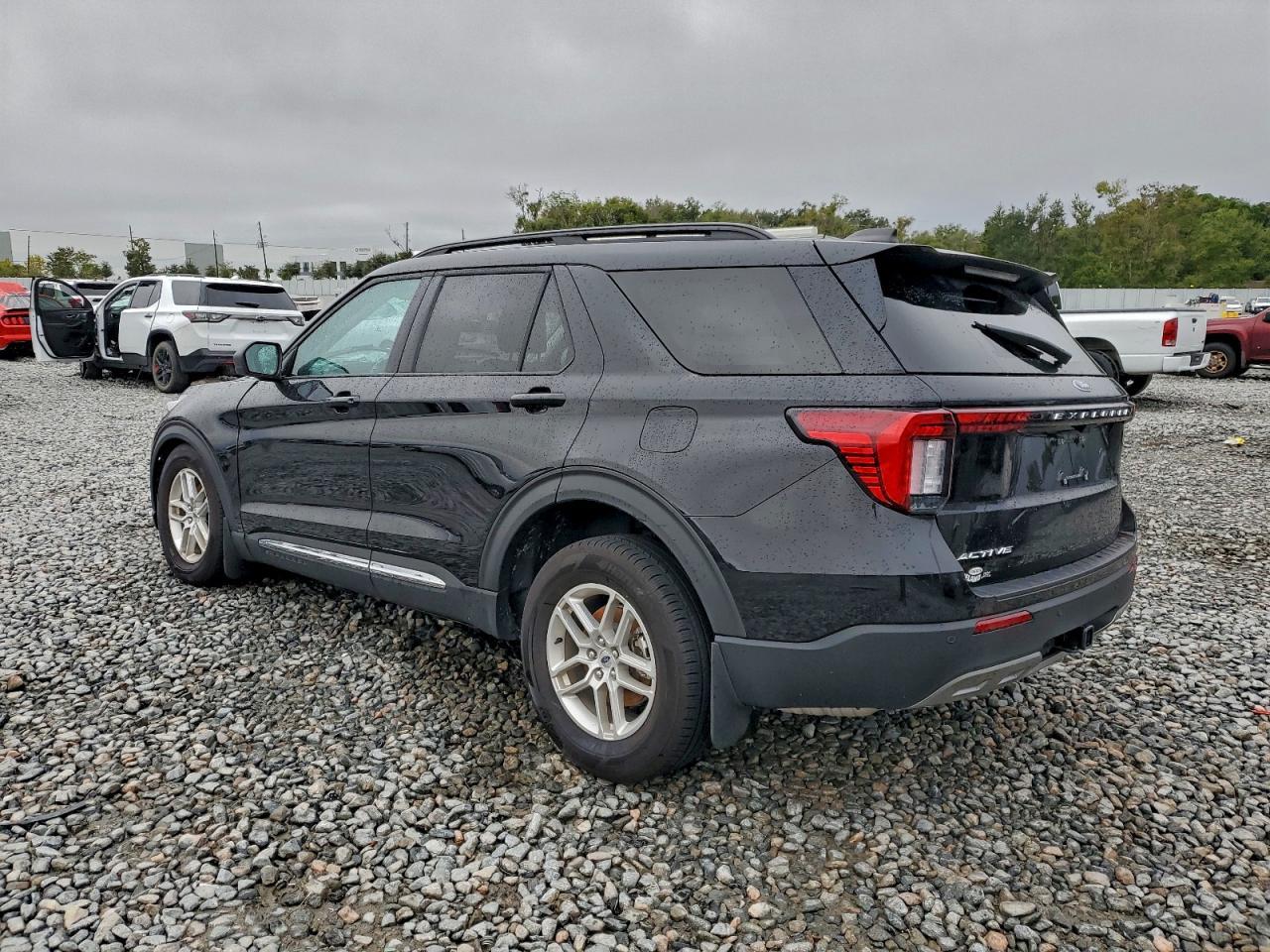 2025 Ford Explorer Active - Image 2