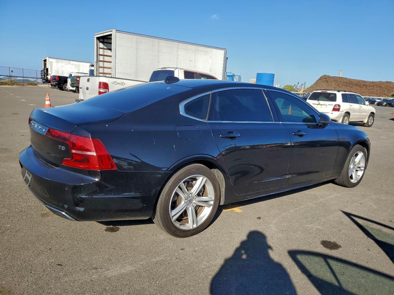 2019 Volvo S90 T5 Momentum - Image 3