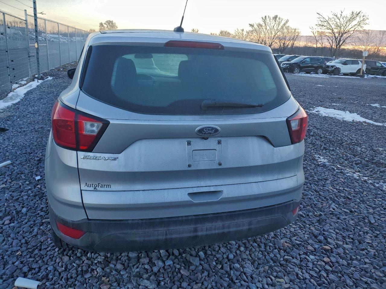 2019 Ford Escape S - Фото 6