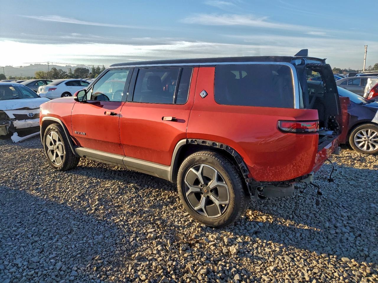2023 Rivian R1S Adventure - Image 2