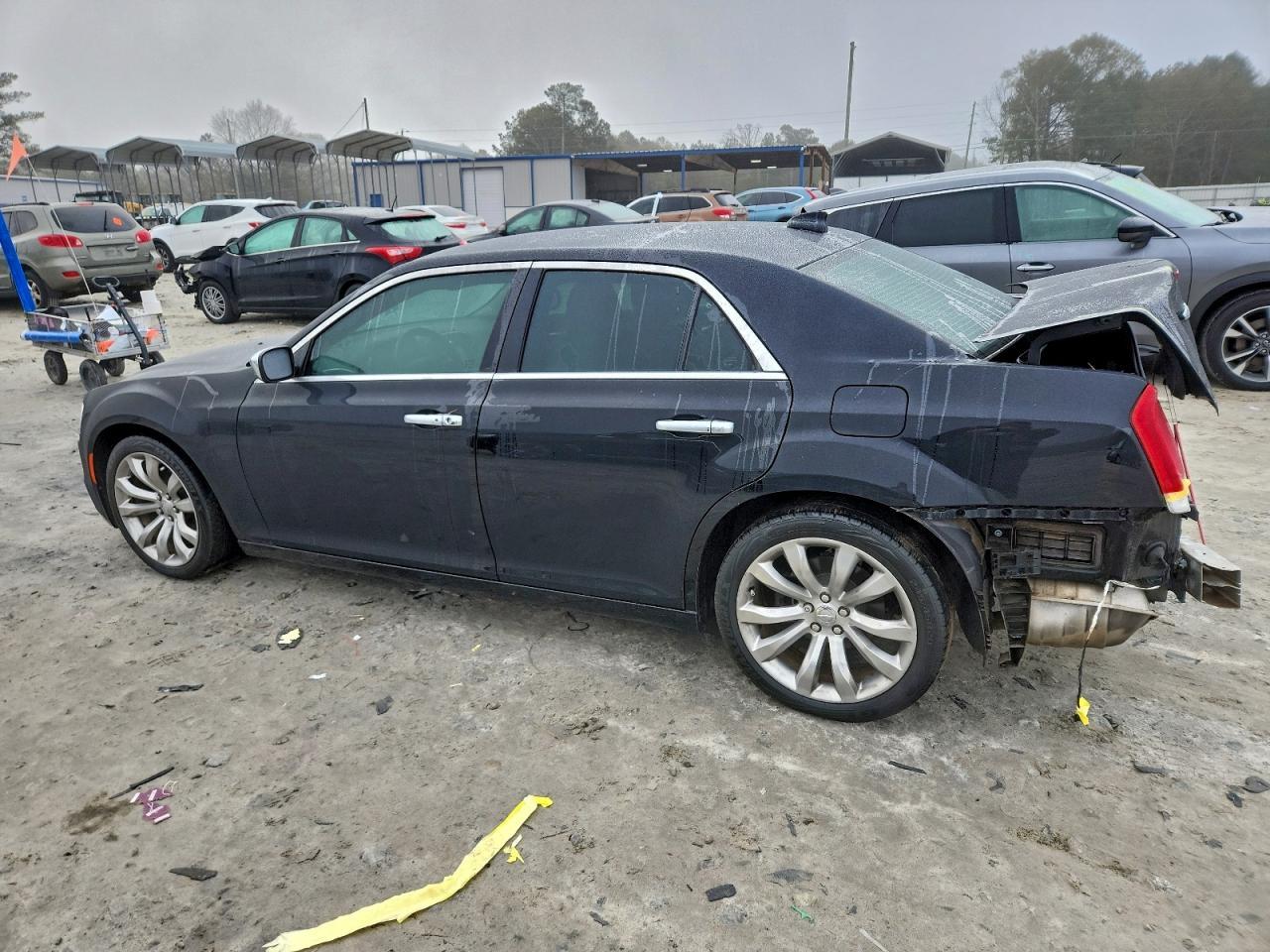 2018 Chrysler 300 Touring - Фото 2