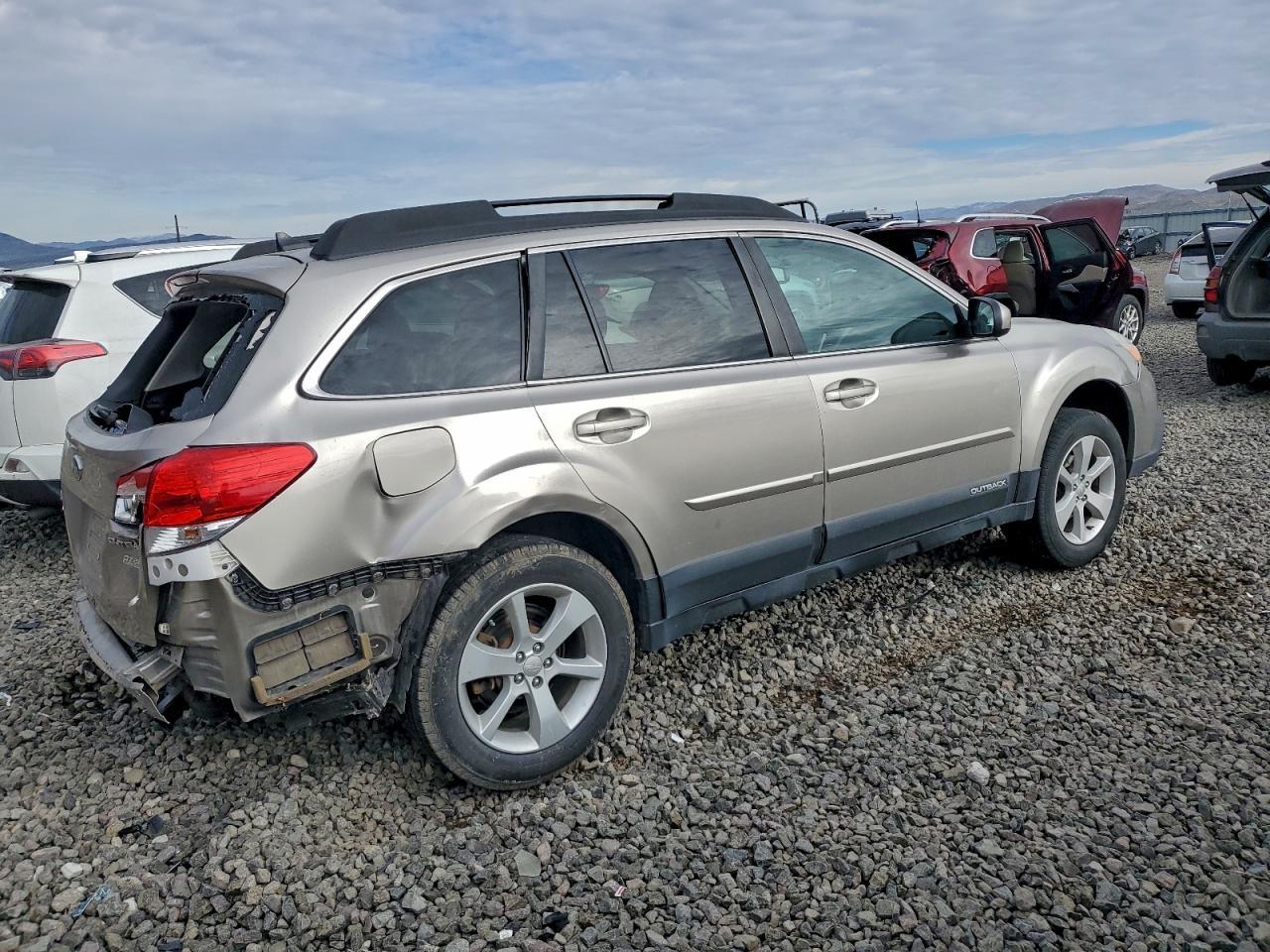 2014 Subaru Outback 2.5I Premium - Image 3