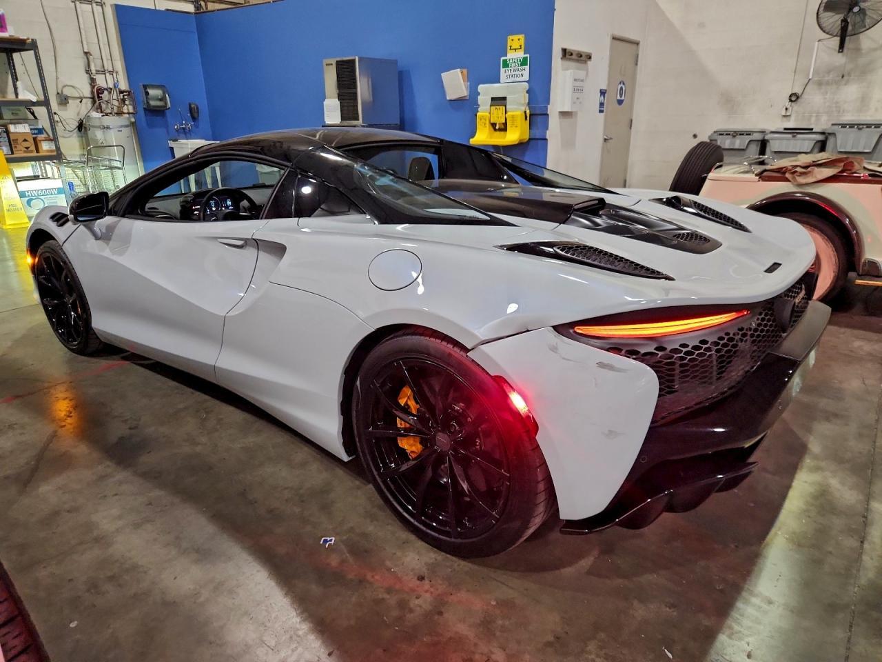 2025 Mclaren Automotive Artura - Image 2