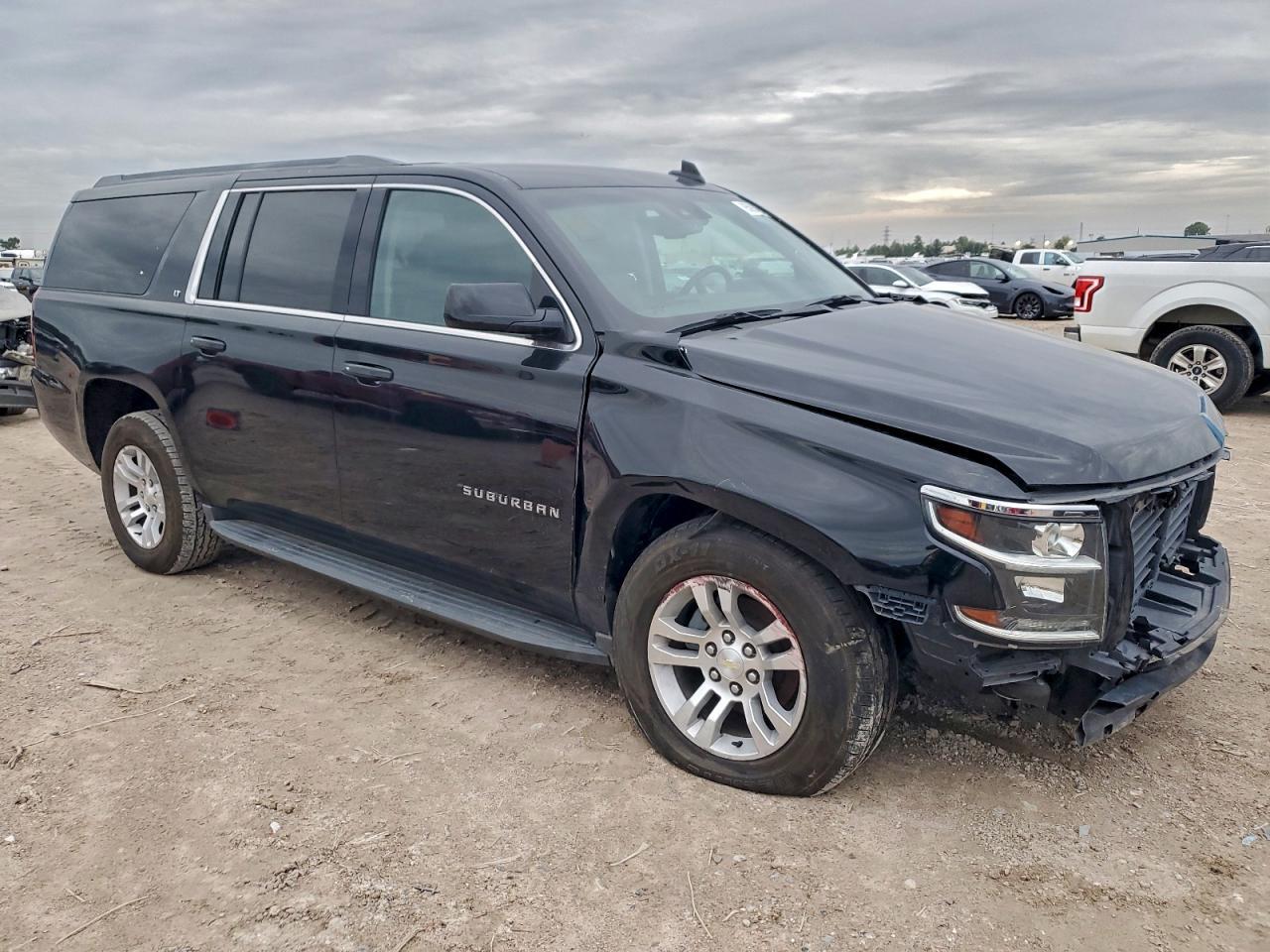 2017 Chevrolet Suburban C1500 Lt - Фото 4