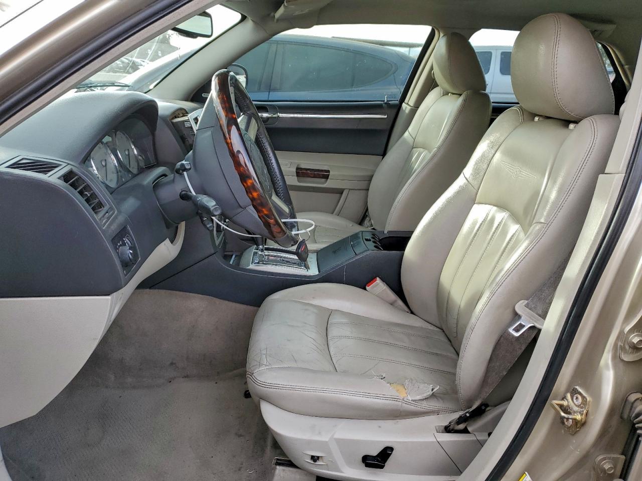 2006 Chrysler 300C - Image 7